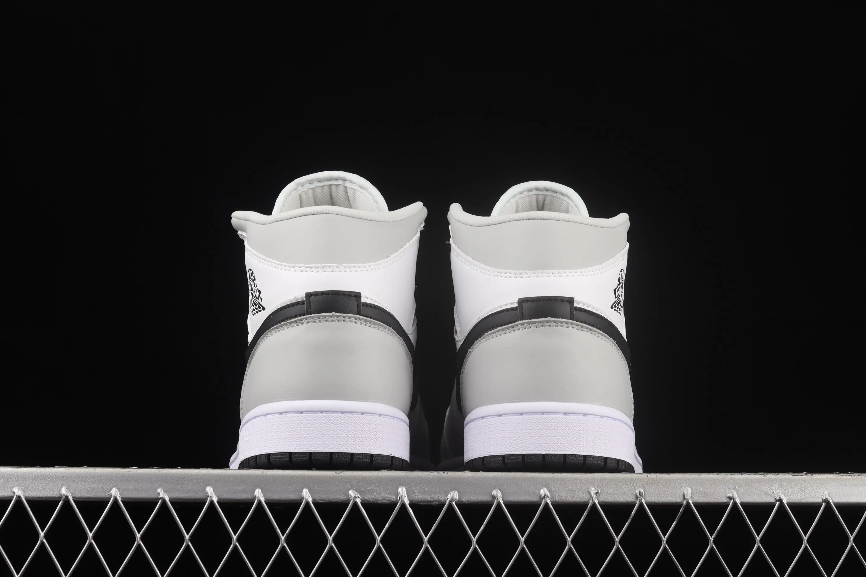 All Categories Air Jordan Jordan Series Basketball Shoes Air Jordan 1 Mid Differentiated Versions Air Jordan 1 Mid AJ1 Joe 1 New Ash Mid-top Cultural Basketball Shoes BQ6472-015